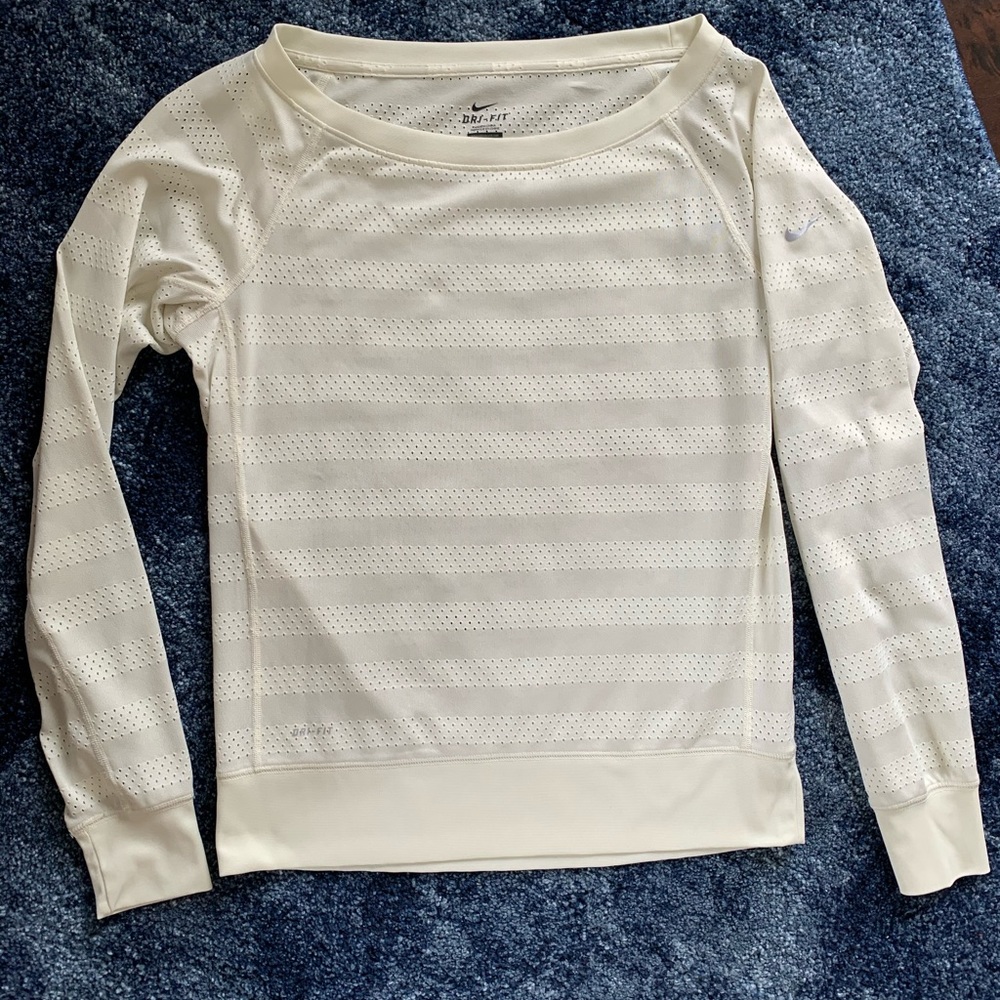Nike Dri-Fit Crew Neck Long Sleeve Top. SZ: Small
